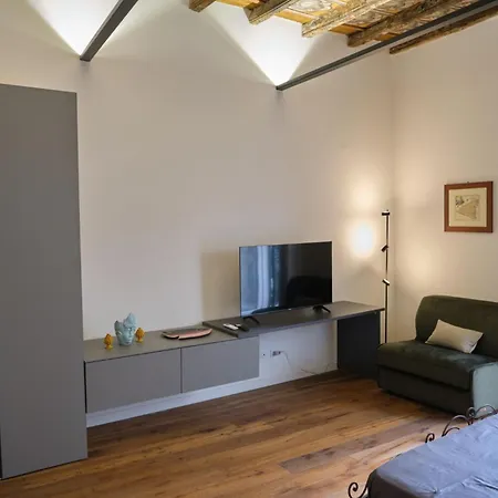 Amira Apartment